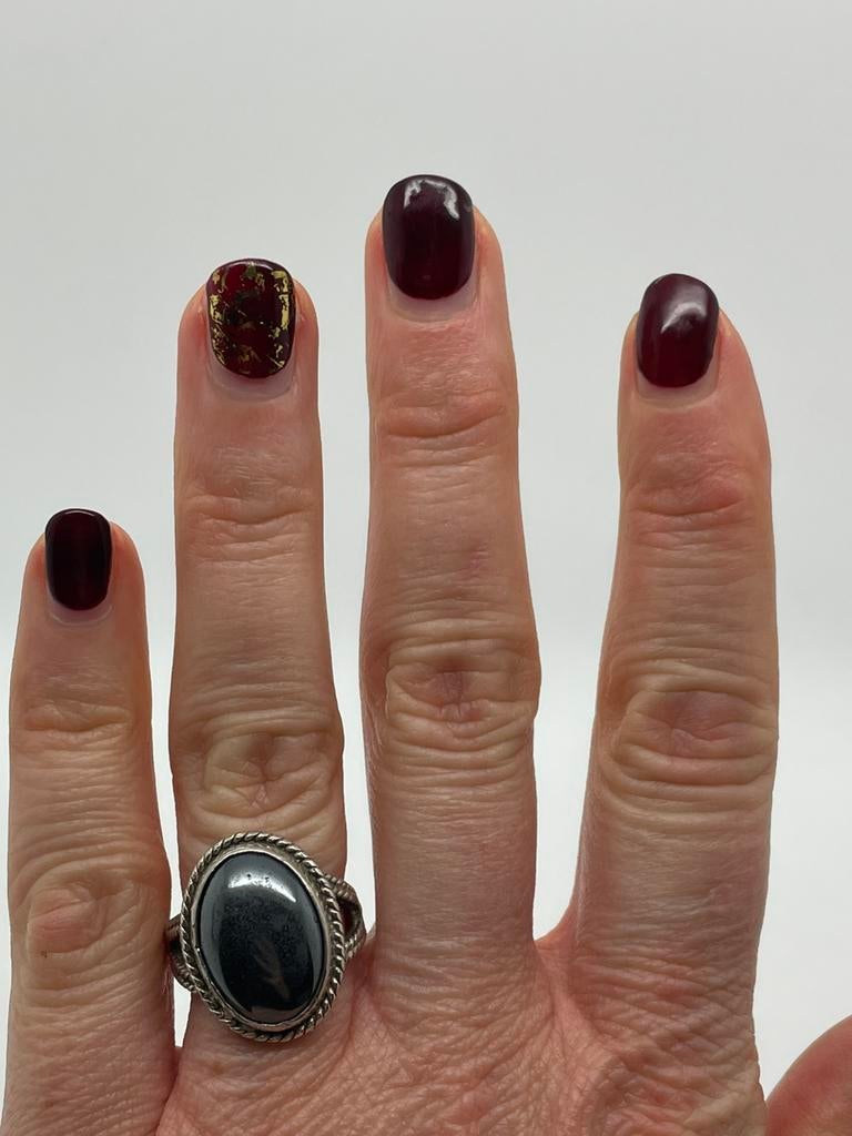 B448 Prachtige zilveren hematiet ring maat 18, Sieraden, Tassen en Uiterlijk, Ringen, 18 tot 19, Ophalen of Verzenden, X, Met edelsteen