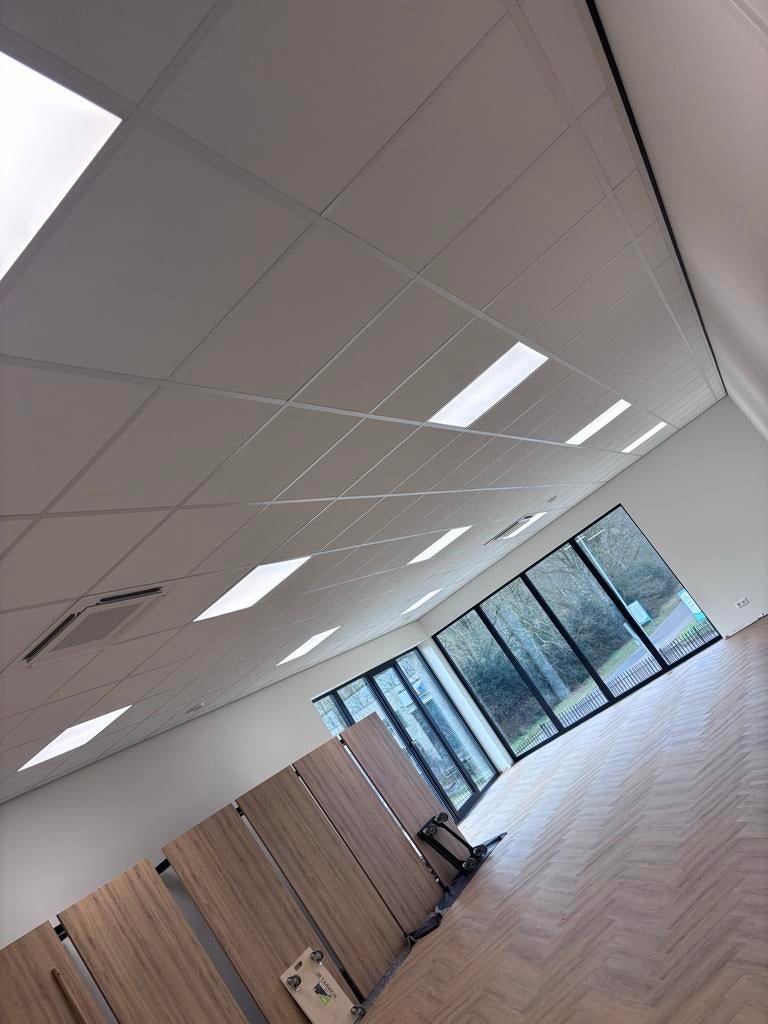 Witte platen systeemplafond 70m2 Zo goed als nieuw!, Ophalen, Zo goed als nieuw, 20 tot 50 mm