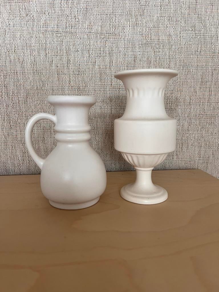 Wit keramiek vintage kelk vaas en urn vaas Flora Gouda, Wit, Aardewerk of Porselein, Ophalen of Verzenden, Zo goed als nieuw