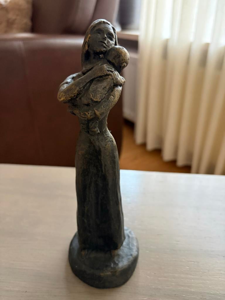 Beeldje van ‘Moeder met kind’, Ophalen of Verzenden