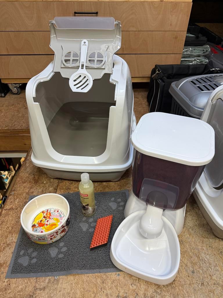 Kattenbak voerautomaat reismand, Dieren en Toebehoren, Ophalen, Zo goed als nieuw