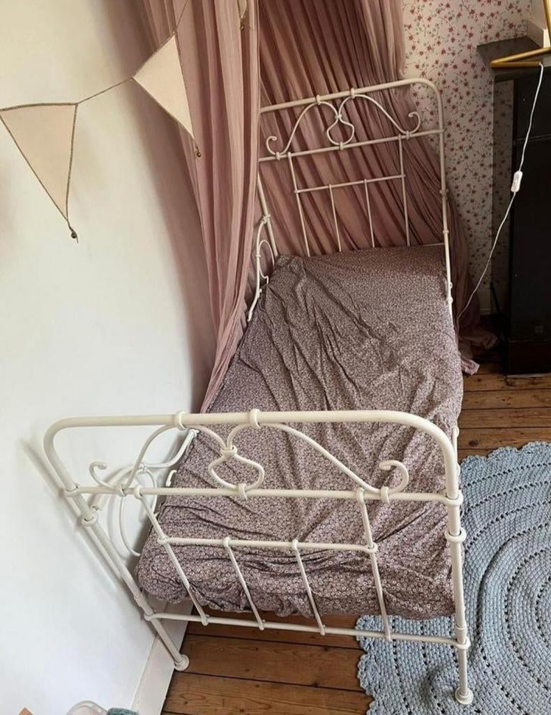 Peuterbed / Spijlenbed / IJzeren bed, Ophalen