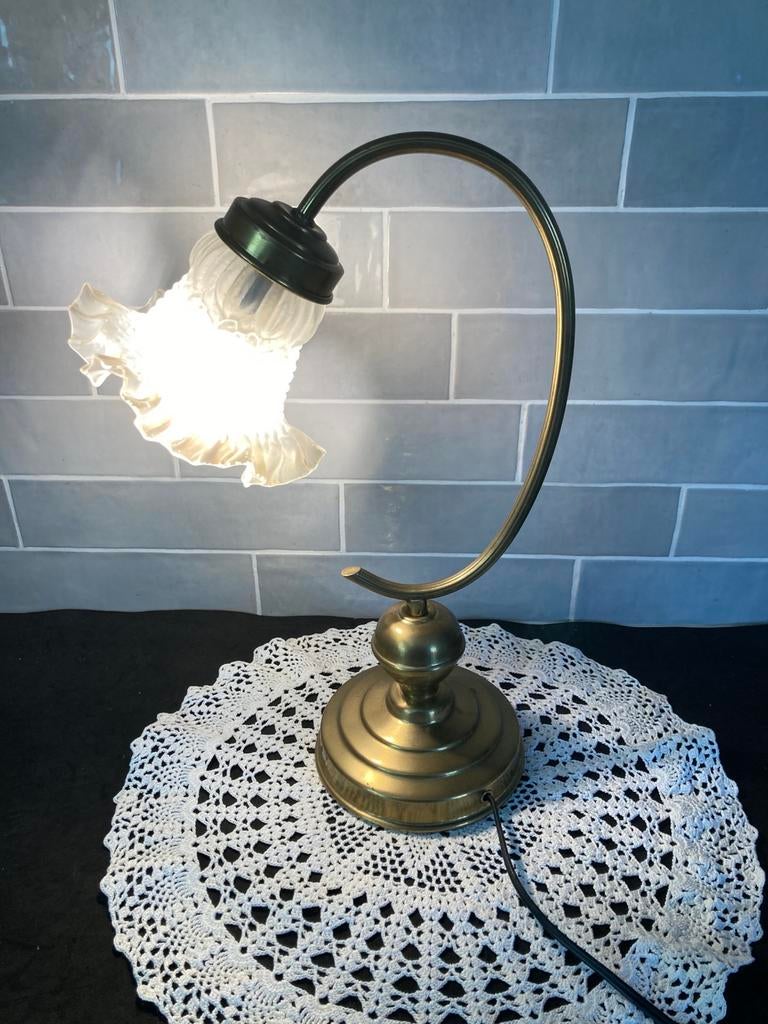 Messing tafellamp met rokmodel glazen lampenkapje (070426h), Ophalen of Verzenden, Gebruikt, Overige materialen, Minder dan 50 cm