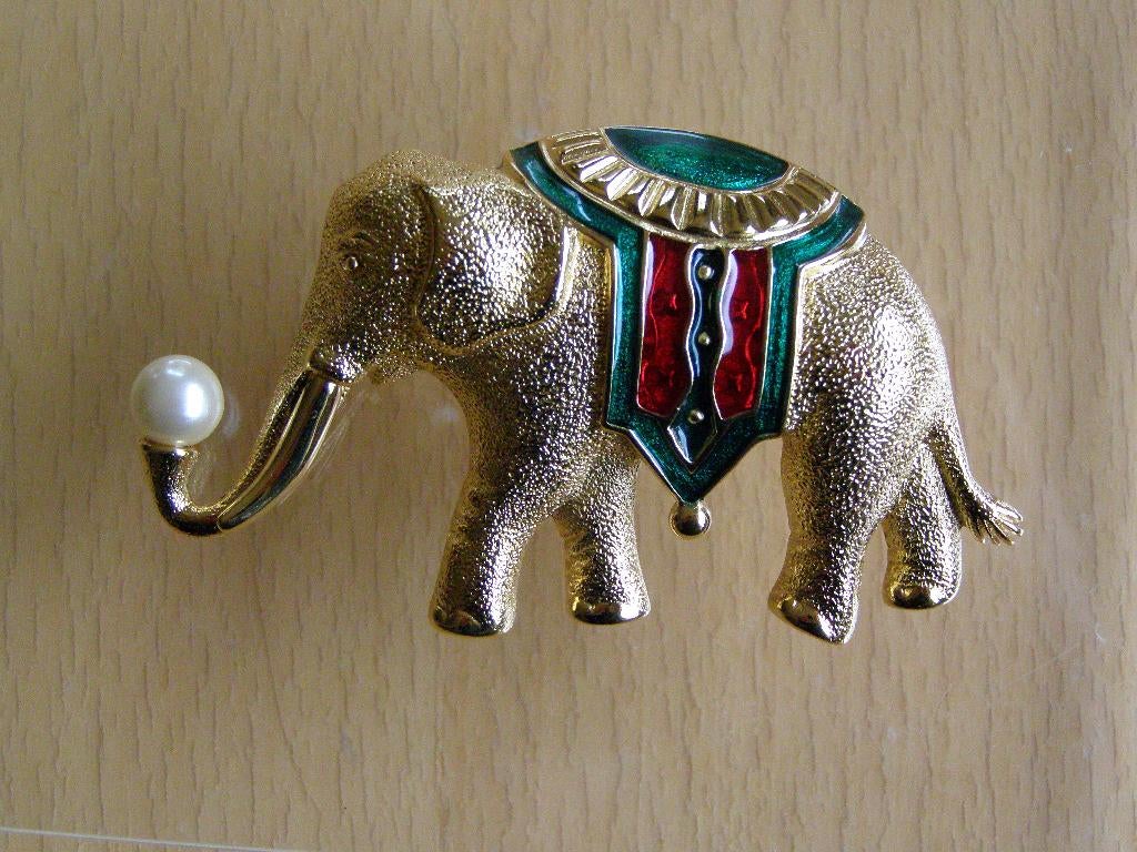 MONET VINTAGE BROCHE OLIFANT VERGULD EMAILLE 35,4 gr 7,6 cm, Sieraden, Tassen en Uiterlijk, Broches, Overige materialen, Ophalen of Verzenden