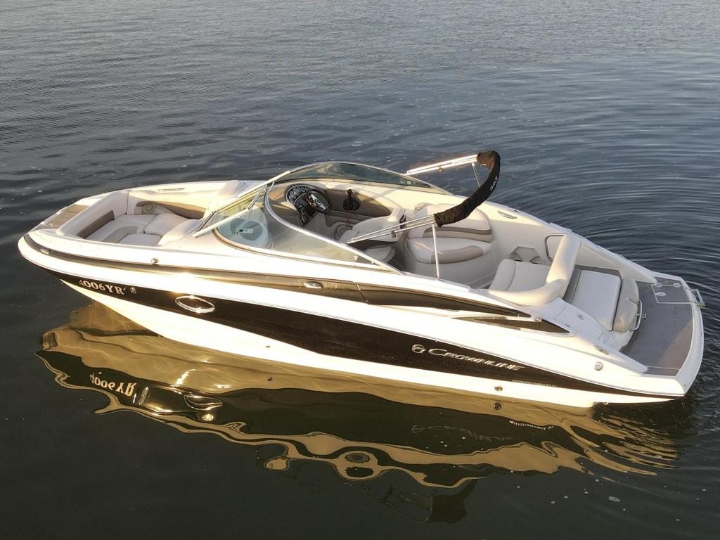 Crownline E4 5.7L V8 Mercruiser 2012, Watersport en Boten, Speedboten, Gebruikt, Polyester, Benzine, 6 meter of meer