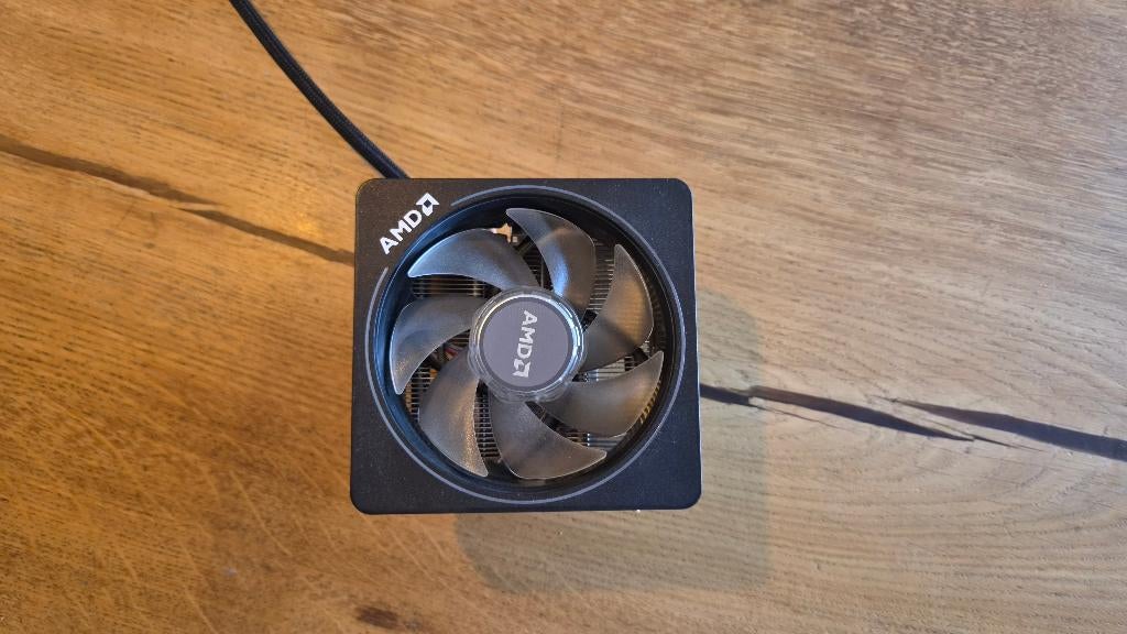 AMD Wraith Cooler RGB, Computers en Software, Computerkoelers, Ophalen, Zo goed als nieuw, Luchtkoeling