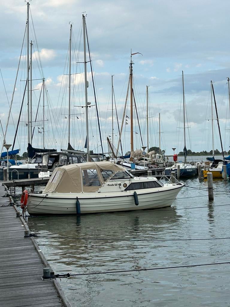 Fevik 23 - Nette Noorse Spitsgatter met Binnenboordmotor, Watersport en Boten, Ophalen, 10 tot 30 pk, Gebruikt, Binnenboordmotor