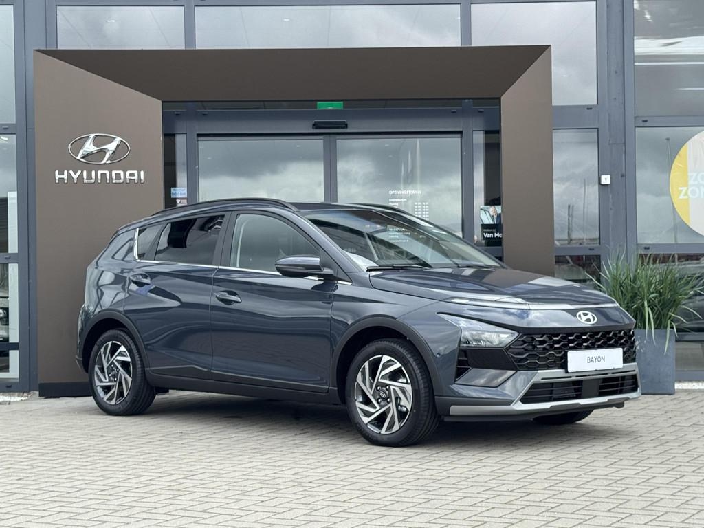 Hyundai Bayon 1.0 T-GDI Premium | Nieuw uit voorraad leverba, Auto's, Hyundai, Origineel Nederlands, Bedrijf, Nieuw, Hybride Elektrisch/Benzine