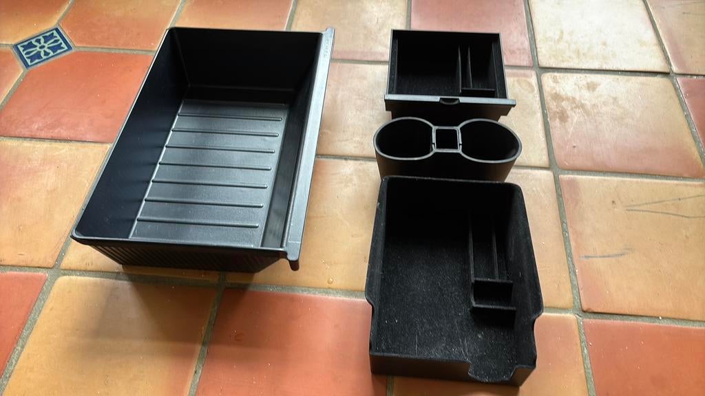 Tesla model Y middenconsolebakjes en bekerhouderinleg, Ophalen of Verzenden, Gebruikt