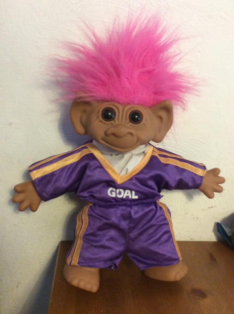 Vintage gelukstroll pop roze haar en trainingspak, Ophalen of Verzenden, Gebruikt, Babypop