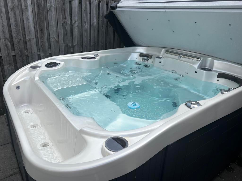 Coast Spa jacuzzi cascade Niagara, Tuin en Terras, Bubbelbaden en Hottubs, Gebruikt, Vast, Pomp, Ophalen