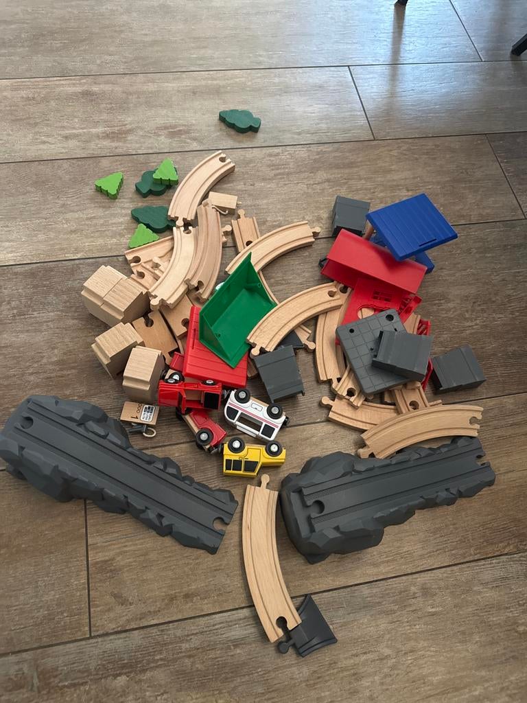 Houten treinbaan met treintjes en accessoires, Ophalen of Verzenden, Gebruikt