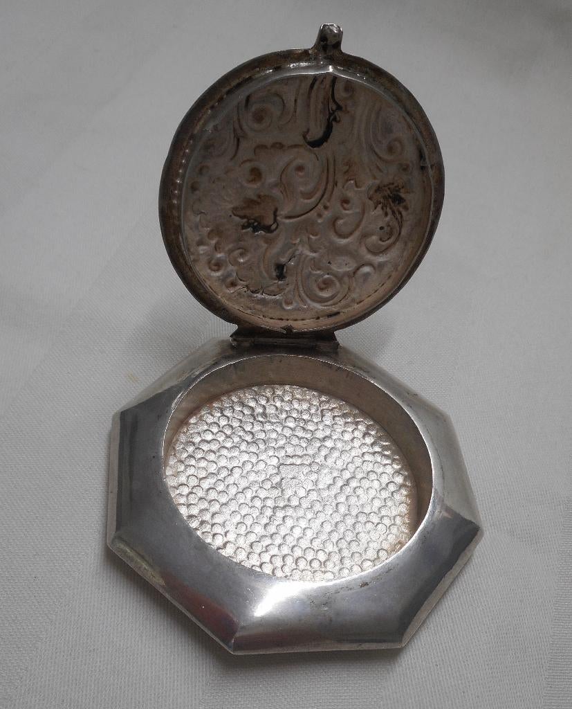 Zilveren antieke Djokja doos nr.1449, Antiek en Kunst, Verzenden, Zilver