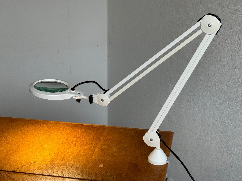 LUXO LFM LED G2 loeplamp – professioneel – 1,75x vergroting, Ophalen, Zo goed als nieuw, Loeplamp