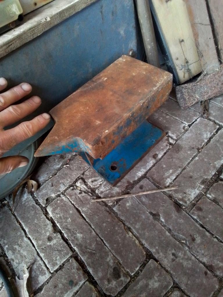 Aambeeld en Aambeeld tafel spoorrails, Ophalen