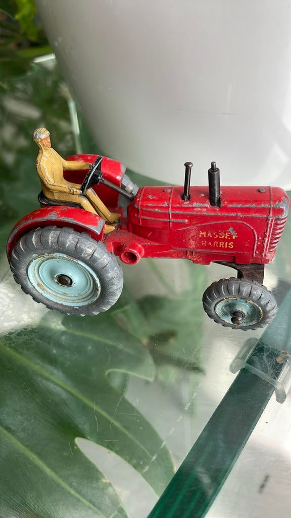 Vintage Dinky Toys Massey Harris Tractor met Bestuurder, Overige merken, Gebruikt, 1:32 tot 1:50, Overige typen