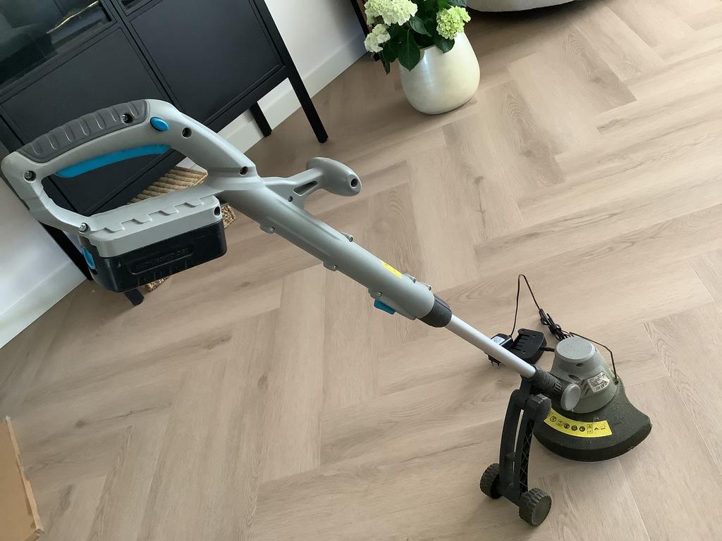 Kantenmaaier grastrimmer gras elektrisch oplaadbaar accu, Ophalen, Zo goed als nieuw, Accu