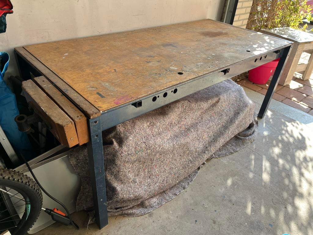 Werkbank werktafel, Ophalen, Zo goed als nieuw, Bankschroef