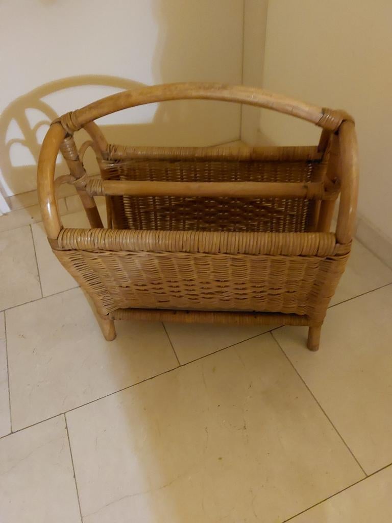 Rotan lectuurmand/ krantenmand. Vintage., Ophalen of Verzenden