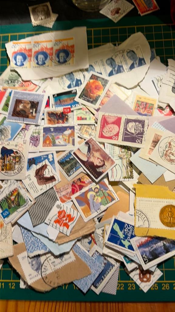 50 gram onafgeweekte postzegels gratis (11), Verzenden, Buitenland