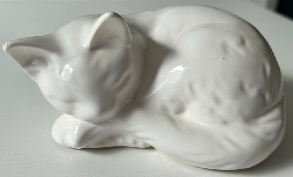 Witte keramische kat decoratiebeeldje, Ophalen of Verzenden, Gebruikt, Dier
