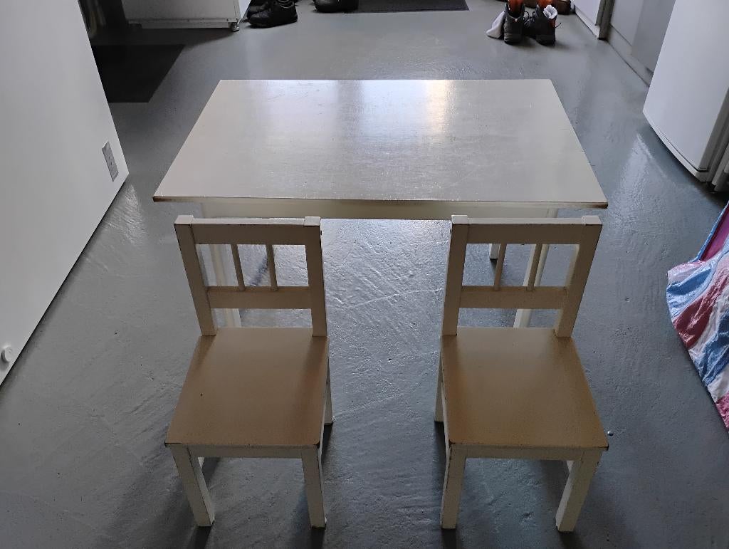 kinder tafeltje en stoeltjes, Kinderen en Baby's, Kinderkamer | Tafels en Stoelen, Ophalen, Gebruikt, Tafel(s) en Stoel(en)