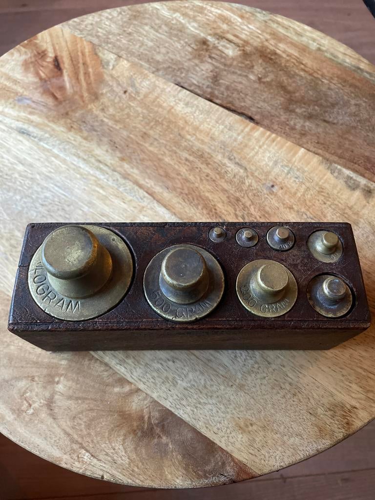 Oude gewichten set in houten blok, Antiek en Kunst, Ophalen