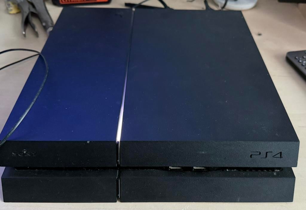Ps4 500GB - F.W. 11.52 - 3 controllers en Fifa 23, Spelcomputers en Games, Ophalen of Verzenden, Zo goed als nieuw, Met 2 controllers