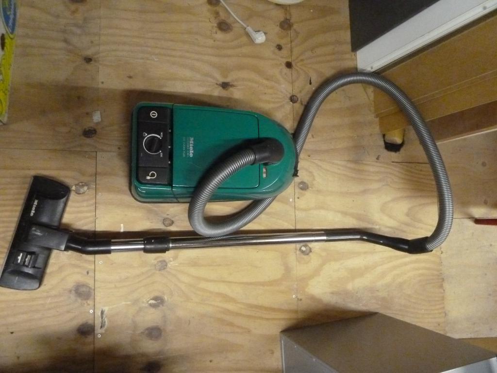 Miele stofzuiger electronic S 251 i 1400, Gebruikt, Stofzuiger, 1200 tot 1600 watt, Ophalen