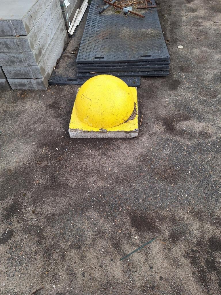 Anti-aanrijdbol.  Betonnen bol. Aanrijdt beveiliging., Ophalen of Verzenden, Beton, Overige typen