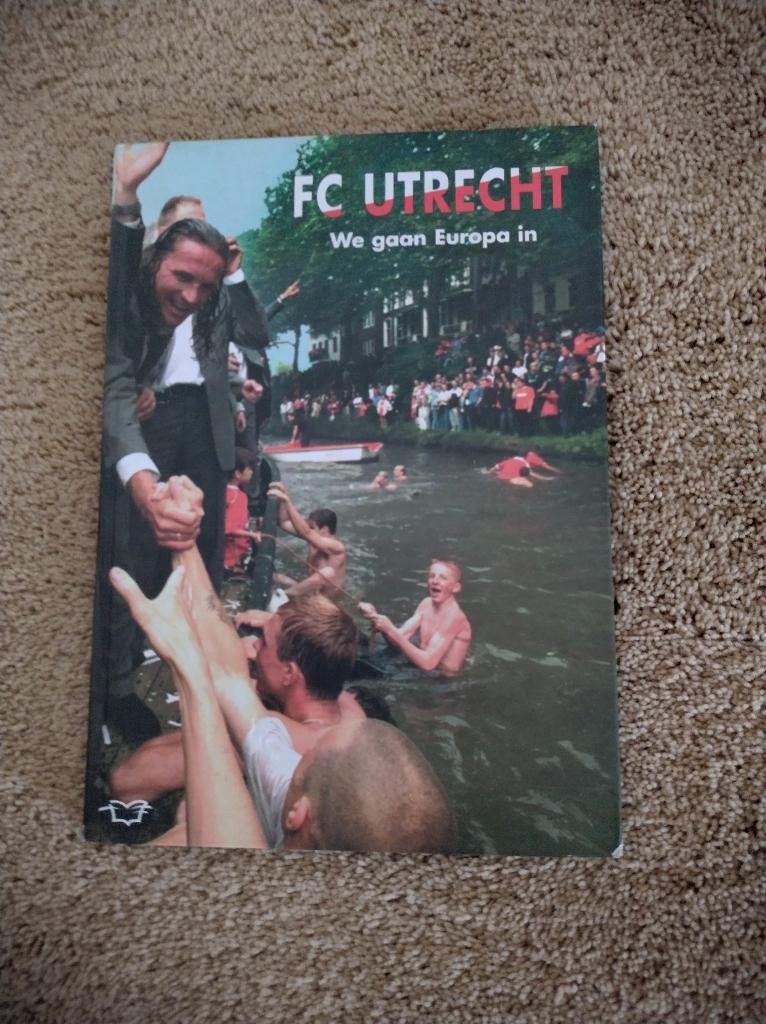 Fc Utrecht boek we gaan Europa in 2000/01, Ophalen of Verzenden, Zo goed als nieuw, F.C. Utrecht, Boek of Tijdschrift