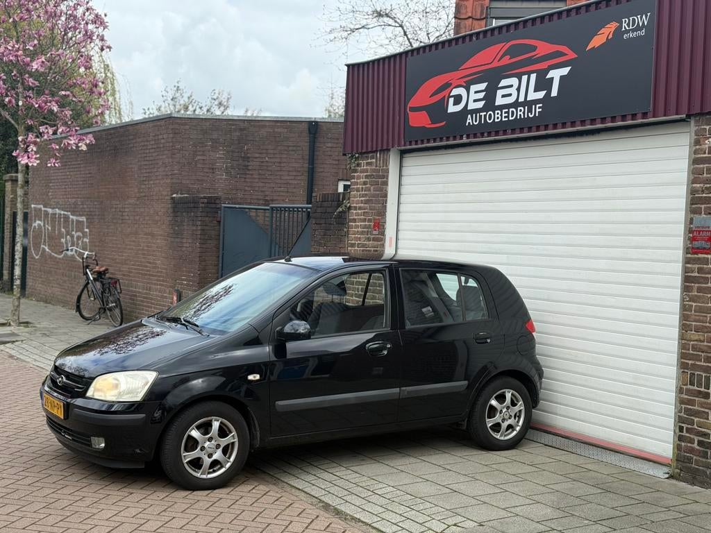 Hyundai Getz 1.3 Gls Zwart 5DRS AIRCO/ELEK RAMEN/NIEUWE APK!, Auto's, Voorwielaandrijving, 40 €/maand, Zwart, 4 cilinders
