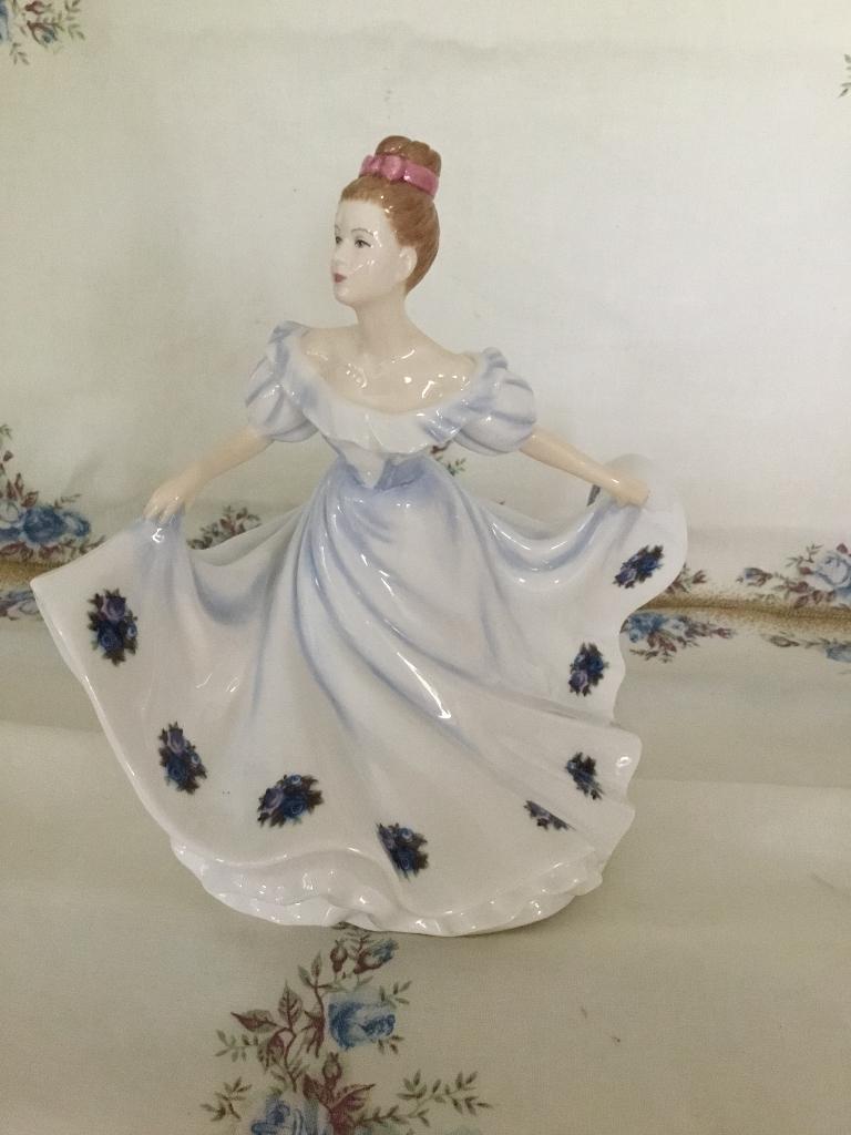 Royal Albert  MOONLIGHT ROSE BEELDJE DANSERES, Ophalen of Verzenden