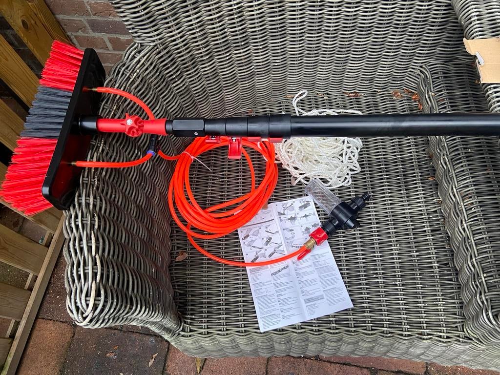 Telescopische wasborstel met waterslang en zeepdispenser, Ophalen of Verzenden, Zo goed als nieuw