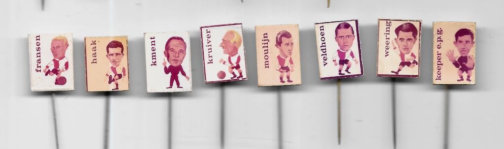 FEYENOORD VOETBAL ROTTERDAM CARTOONS OUD SPELERSGROEP, Ophalen of Verzenden, Gebruikt, Sport, Speldje of Pin