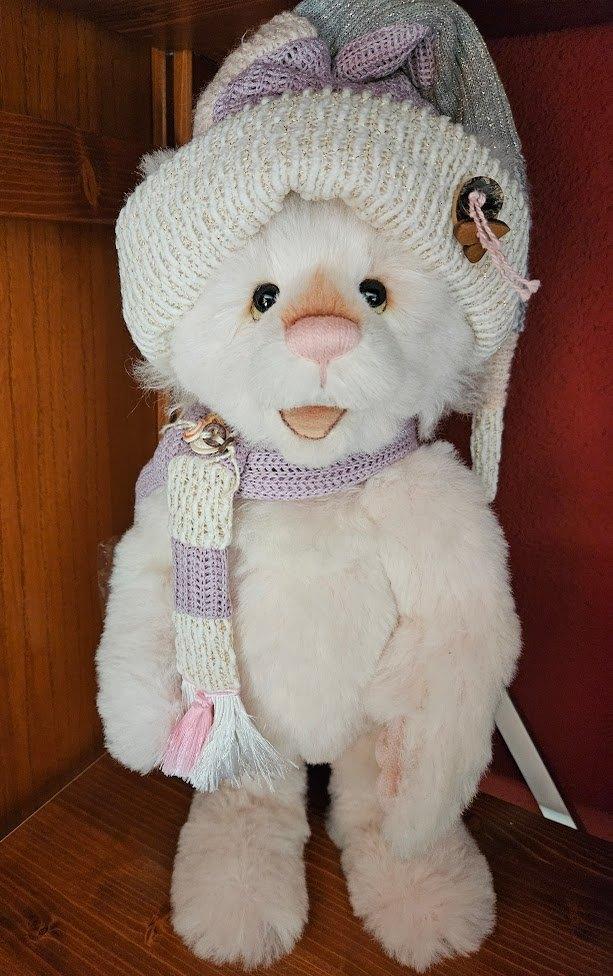 Charlie Bears Loren roze beer hatty teddybeer, Verzamelen, Beren en Cherished Teddies, Zo goed als nieuw, Stoffen beer, Overige merken