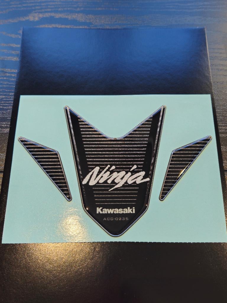 Kawasaki Ninja 400 Tankpad (99994-1039), Ophalen