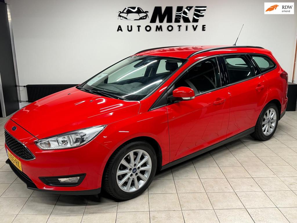 Ford Focus Wagon 1.0 Trend Edition 2015 Rood Airco/LMV/NAVI!, Start-stop-systeem, 101 pk, Gebruikt, Euro 6