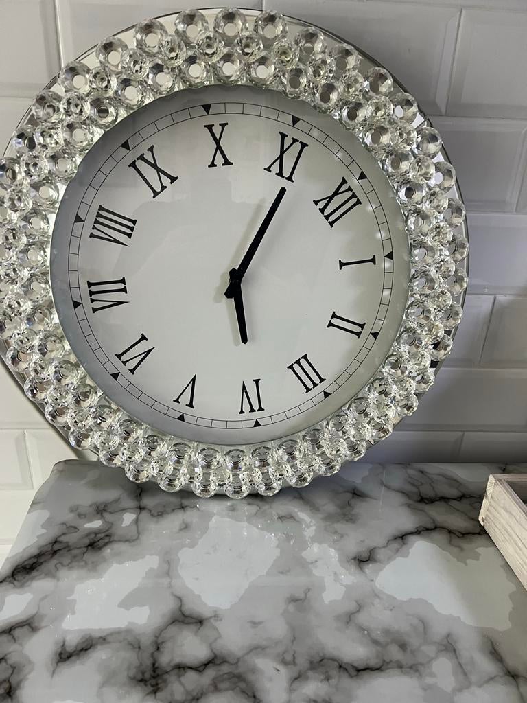 Decoratieve Wandklok met Kristallen Rand, Huis en Inrichting, Woonaccessoires | Klokken, Ophalen, Zo goed als nieuw, Analoog, Wandklok