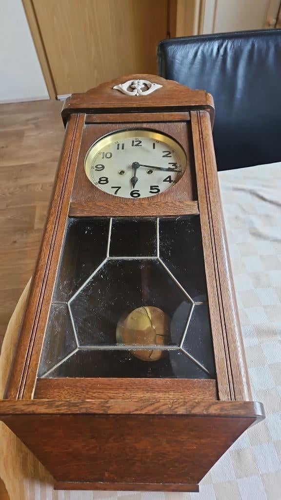 grootvaders klok werkend met opwindsleutel antiek, Ophalen