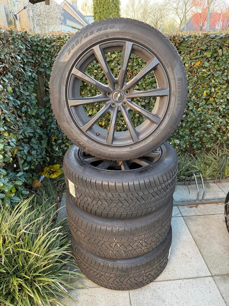 Winterbanden 285/45/R20 met velgen, Auto-onderdelen, Banden en Velgen, Ophalen, Gebruikt, 285 mm, Banden en Velgen
