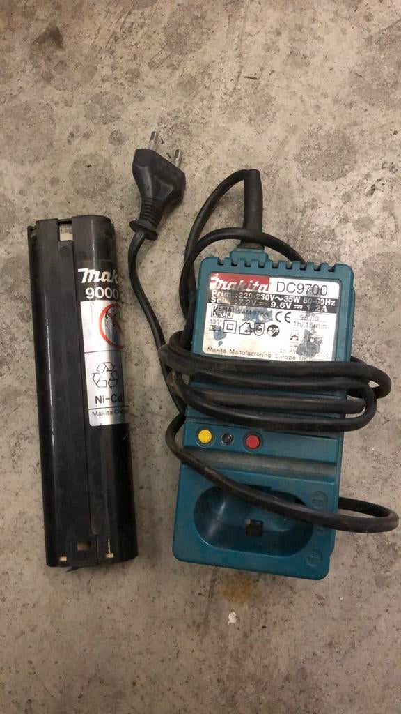 Makita DC9700 Oplader met 9.6V 1.3Ah Ni-Cd Accu, Ophalen of Verzenden, Gebruikt
