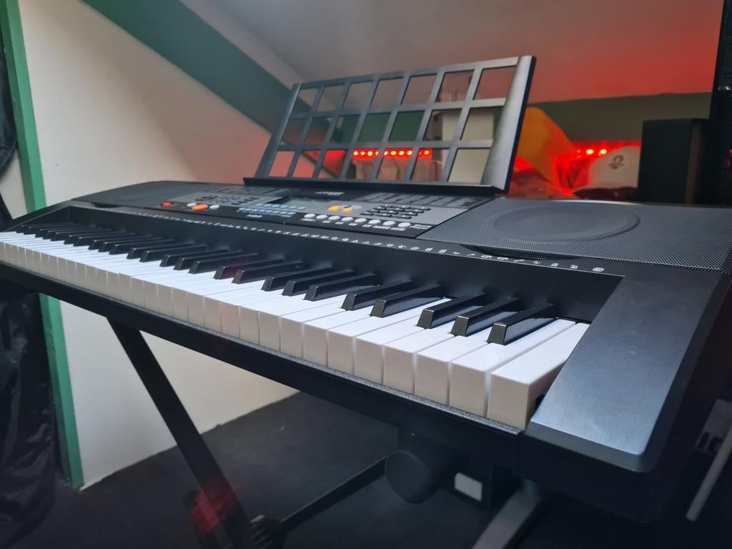 Max Music KB3 Keyboard met 200 Sounds, Overige merken, 61 toetsen, Zo goed als nieuw, Met standaard