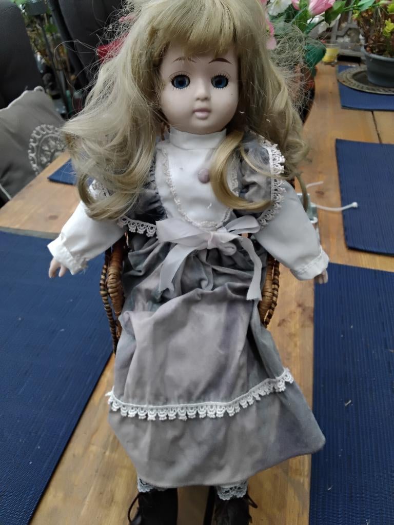 Porseleinen pop, Verzamelen, Poppen, Ophalen, Zo goed als nieuw, Pop