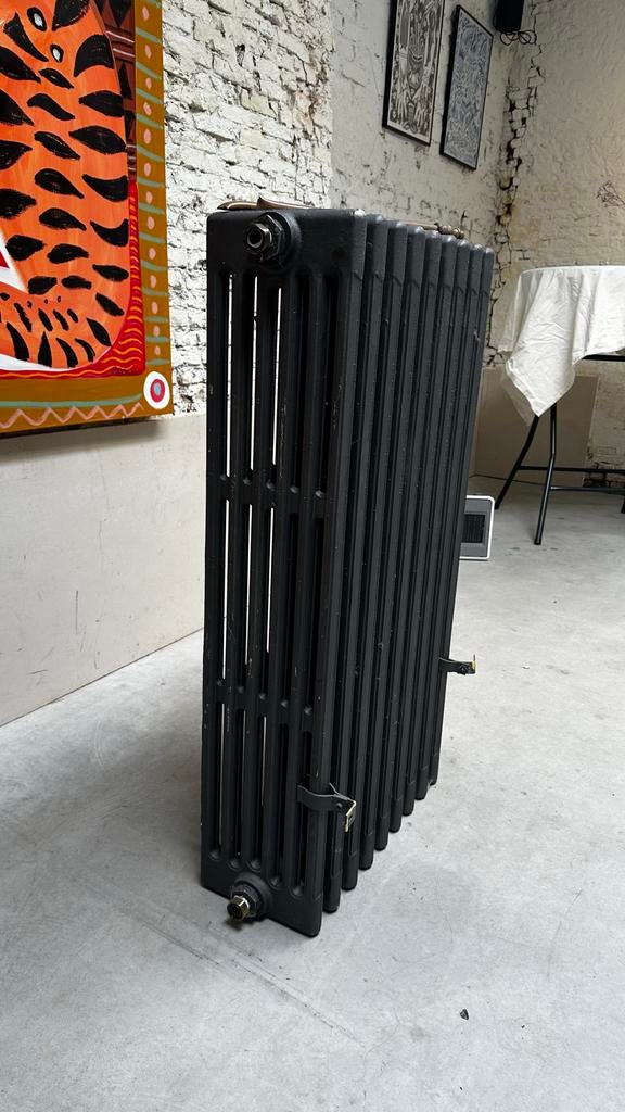 Antieke gietijzeren radiator - Klassieke warmte, Doe-het-zelf en Verbouw, Ophalen, Gebruikt, Radiator, 60 tot 150 cm