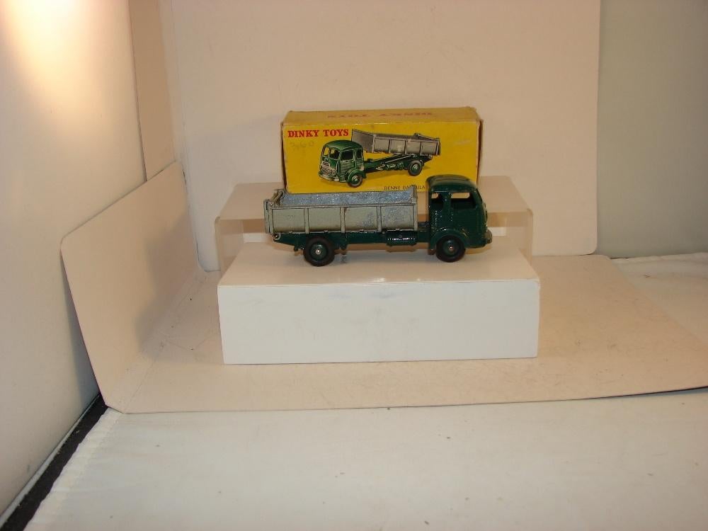 Franse dinky toy 33B Simca Dump Truck in doos uit 1955., Hobby en Vrije tijd, Modelauto's | 1:43, Ophalen of Verzenden, Zo goed als nieuw