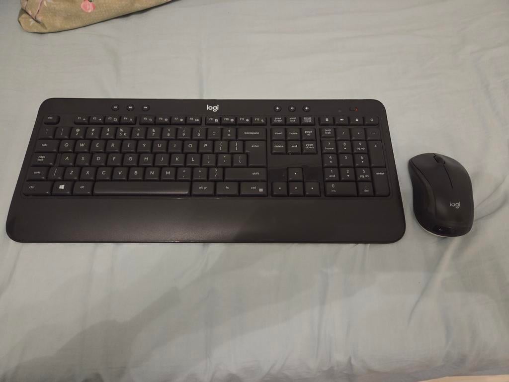 Logitech toetsenbord muis, Computers en Software, Toetsenborden, Ophalen, Toetsenbord en muis-set, Logitech, Zo goed als nieuw