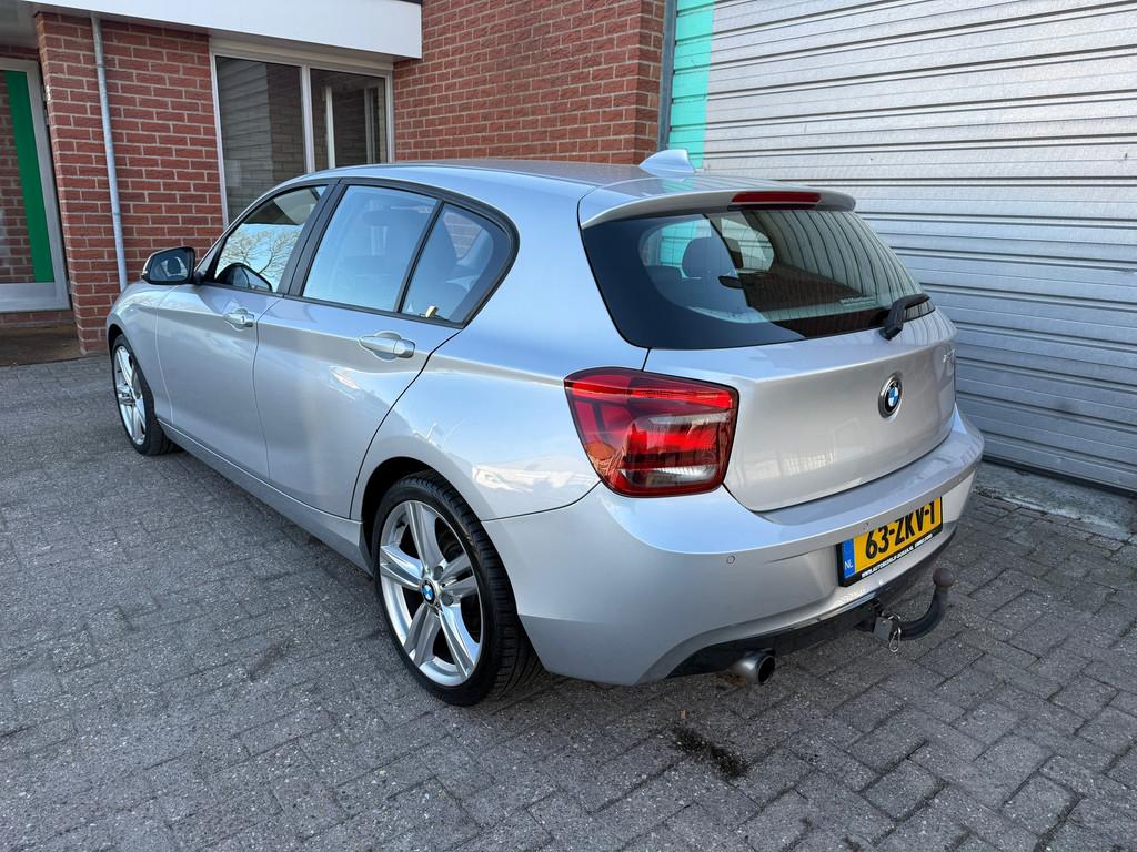 BMW 1-serie 118i Upgrade Edition automaat NAV.+ Airco Bj:201, Euro 5, Achterwielaandrijving, Gebruikt, 4 cilinders