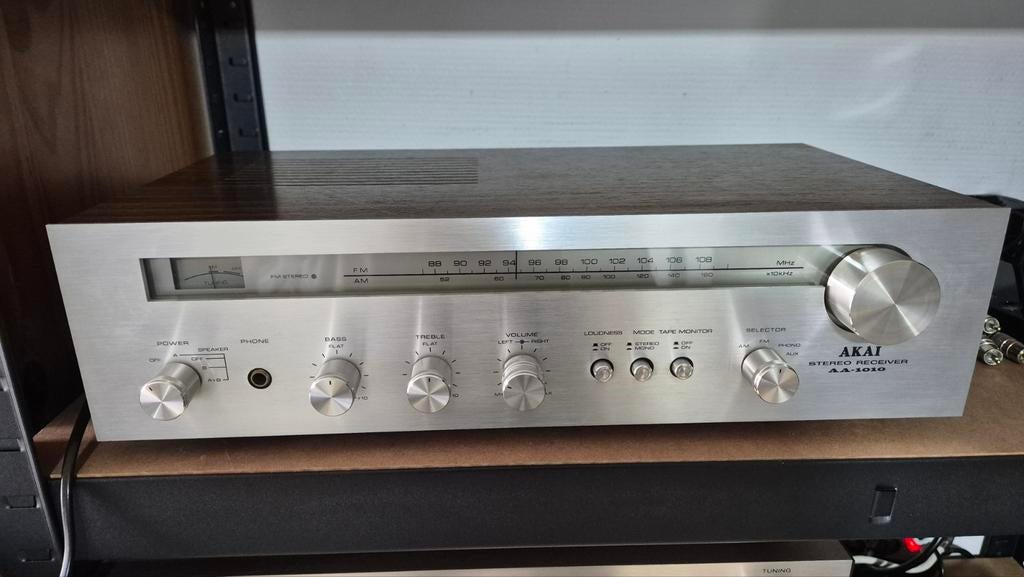 Akai AA-1010 stereo receiver, Audio, Tv en Foto, Overige merken, Gebruikt, Ophalen of Verzenden, Minder dan 60 watt