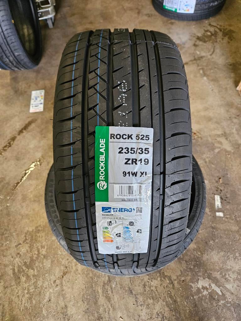 Nieuwe zomerbanden 235 35 19
Rockblade
525 235/35R19, 19 inch, Nieuw, Ophalen of Verzenden, 235 mm